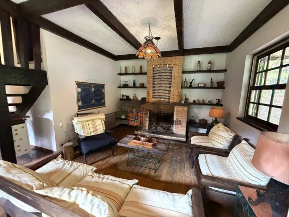 Imagem Casa com 5 dormitórios à venda, 223 m² por R$ 1.300.000 - Alto Do Capivari - Campos do Jordão/SP