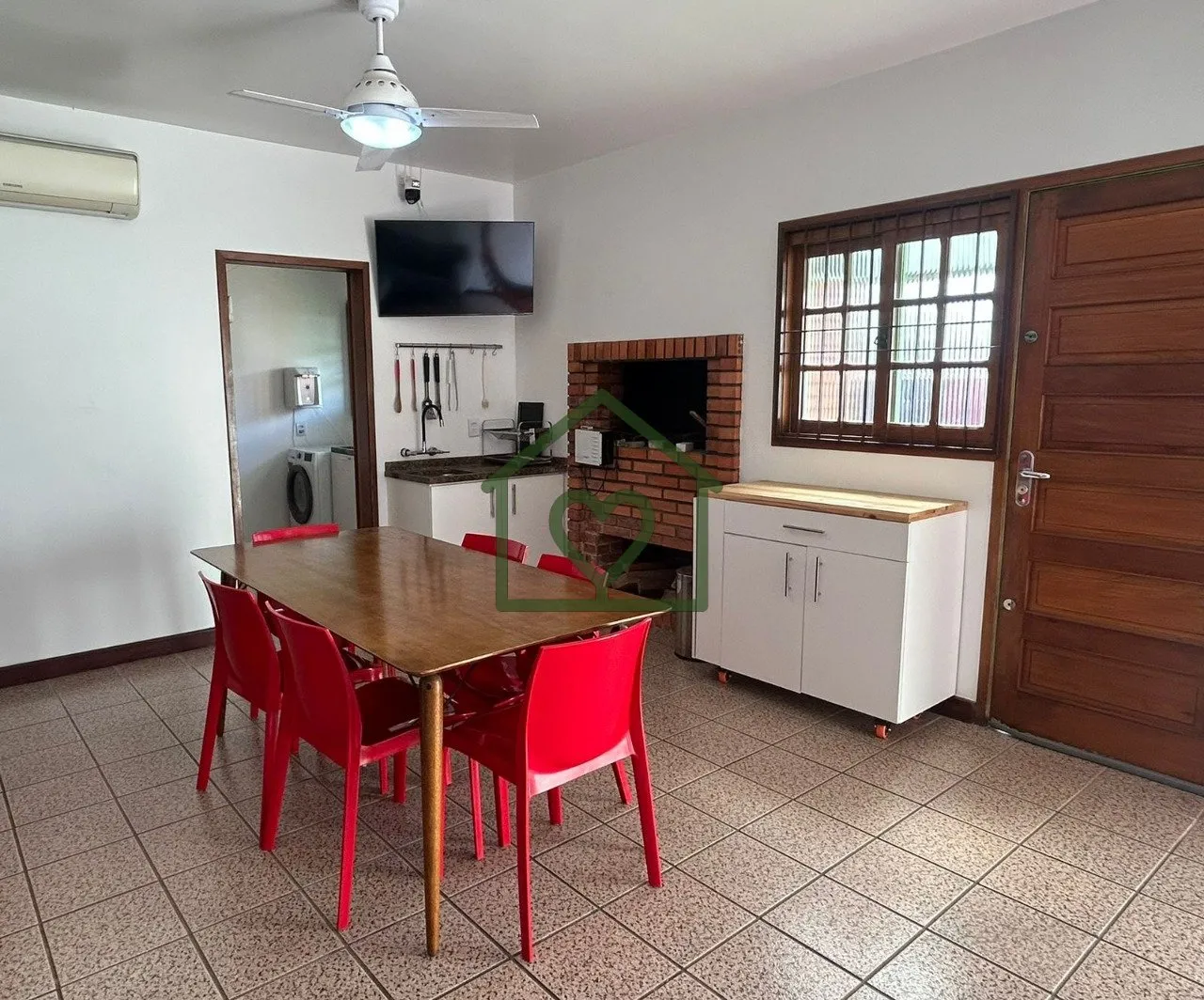 Imagem O imóvel conta com 3 dormitórios, sendo 1 suíte máster com closet em madeira e banheiro com hidr...