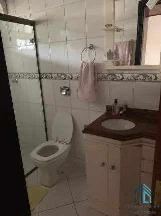 Imagem Casa a venda, são 4 casas no mesmo terreno sendo 2 casas de frente, (uma de 3 quartos e a outra de 2 quartos) em Balneário Camboriú SC