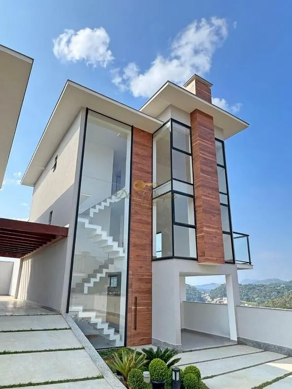 Foto do imóvel Casa em Condomínio para Venda em Teresópolis / RJ em Rua Primeiro de Agosto