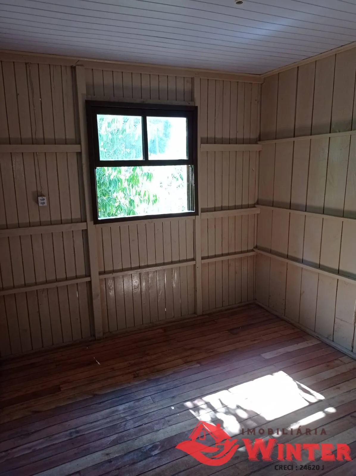 Imagem Casa de madeira de 3 quartos em Vale Real.