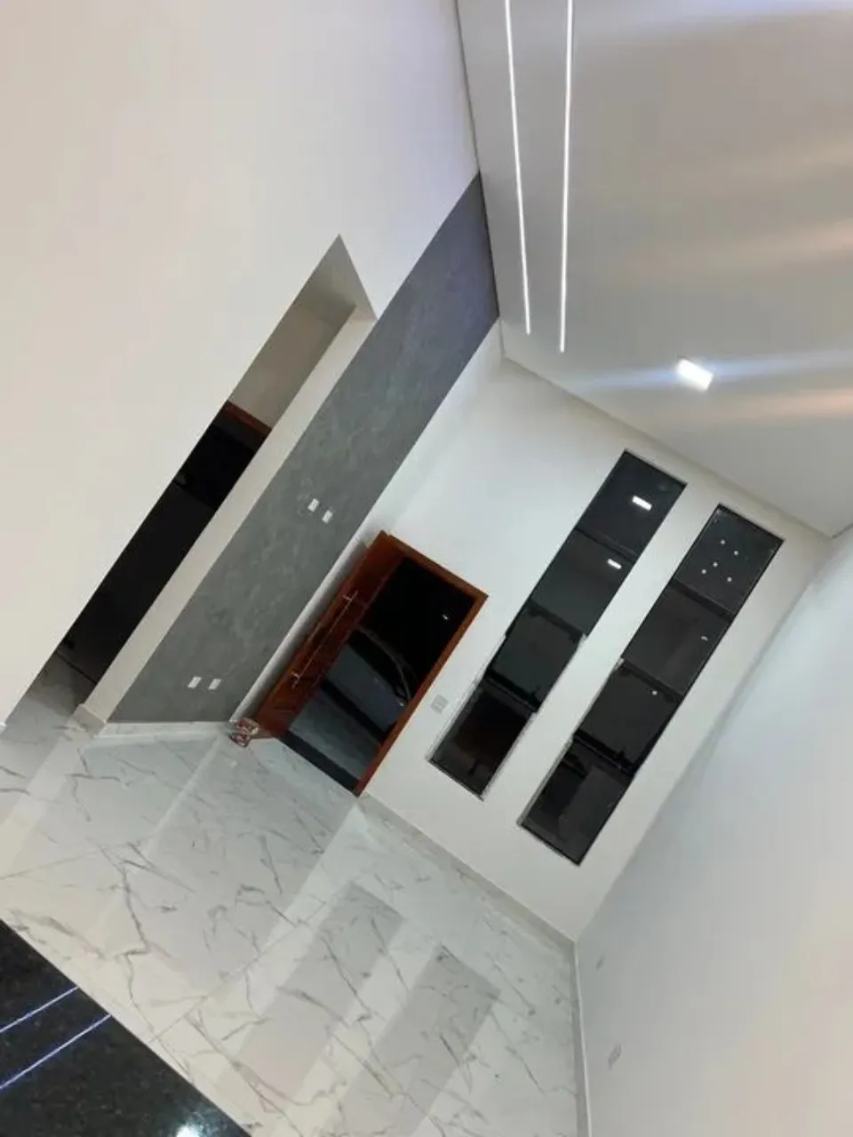 Imagem Casa em Condomínio à venda em Araçoiaba da Serra-SP, bairro Lago Azul: 3 quartos, 1 suíte, 1 sala, 3 banheiros, 2 vagas de garagem, 108m².