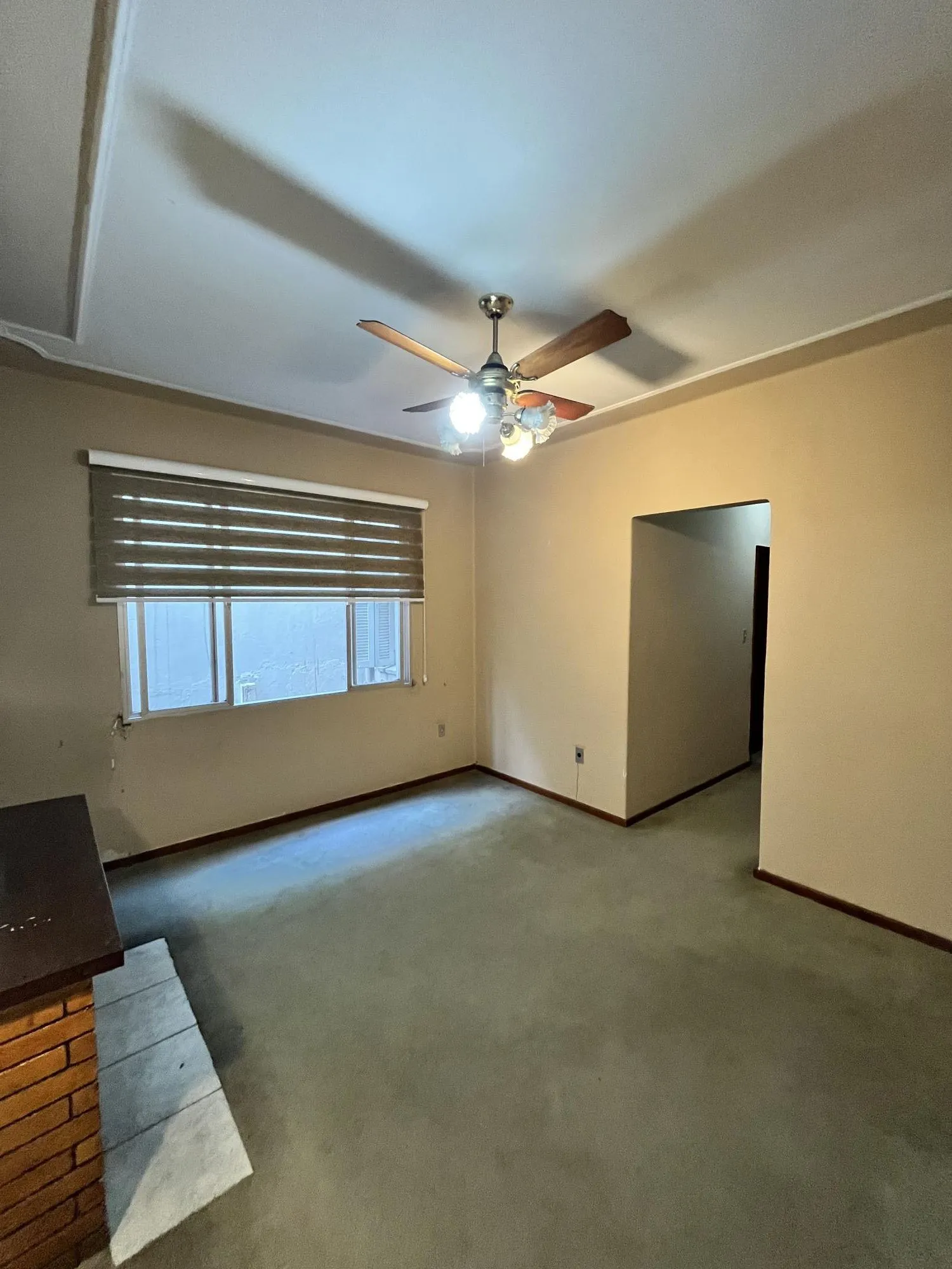 Imagem Apartamento de 2 quartos, lareira e dependência de empregada no bairro Floresta