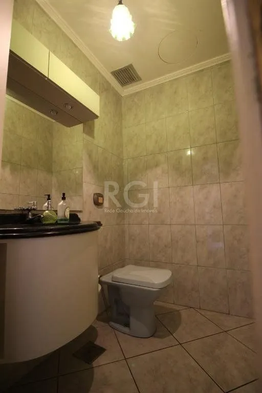 Imagem Casa para comprar com 4 dormitórios, 330m² - Chácara das Pedras - Porto Alegre