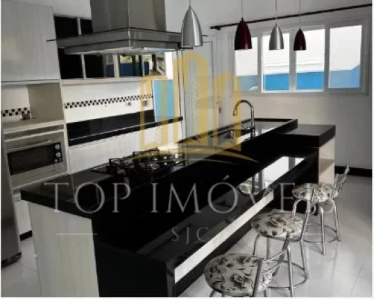Imagem LINDO SOBRADO ALTO PADRÃO - 600m2 - Condomínio Villas de Sant'Anna - Jacareí SP