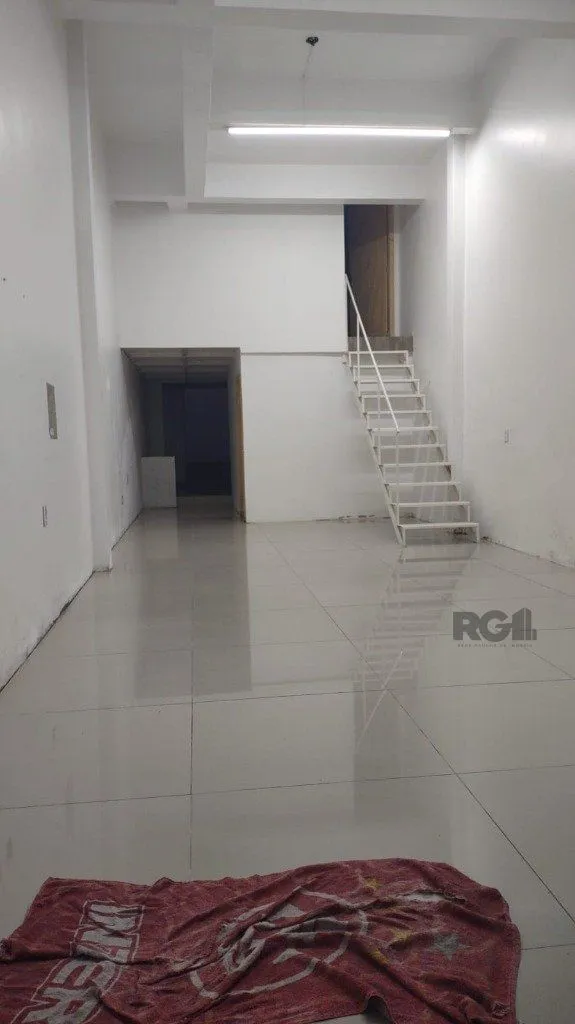 Imagem Loja para Venda - 60m², 0 dormitórios, 3 vagas - Petrópolis