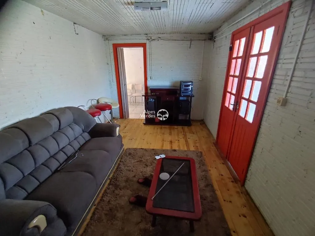 Imagem Vende-se casa no bairro prinstrop a 10 minutos da rua coberta de gramado