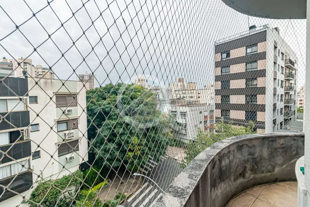 Imagem Descubra o charme deste apartamento totalmente reformulado, localizado no vibrante bairro de Petróp...