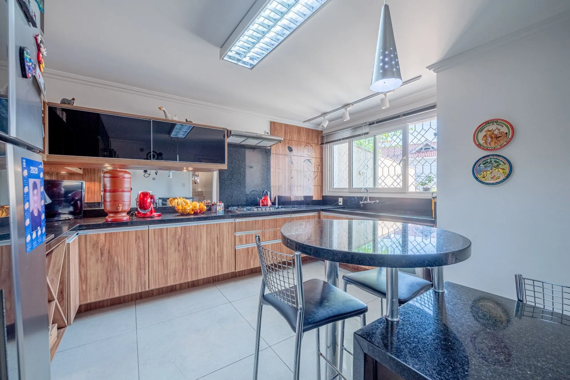 Imagem Casa com 357m² e 4 dormitórios, 3 suítes, 3 vagas