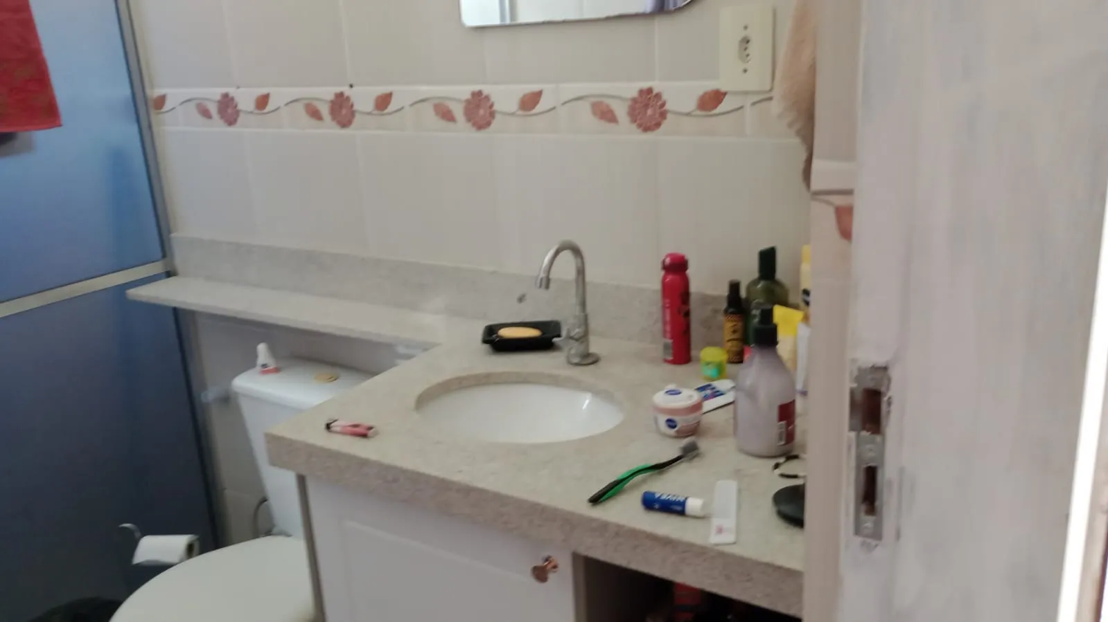 Imagem Casa no Wanel Ville V com Edícula ? 3 Quartos, Aquecimento Solar e Garagem para 2 Carros