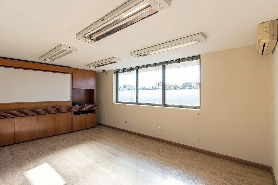 Imagem Cobertura Comercial para Venda - 225,39m², 0 dormitórios, 3 vagas - Bela Vista