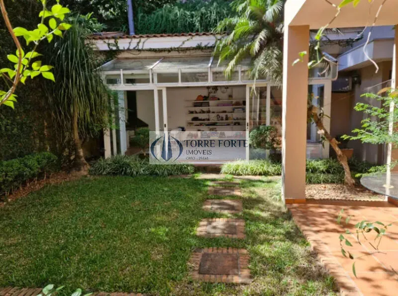 Imagem Excelente casa de alto padrão no Bairro Cidade Jardim, com 532 m², única