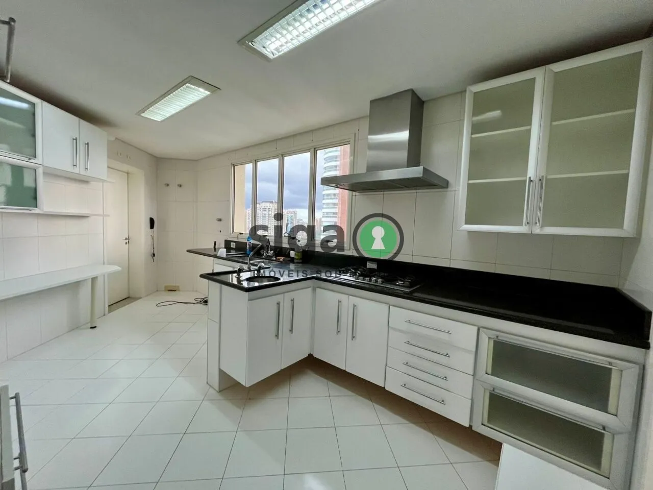 Imagem Apartamento de 260m2, com 4 suítes e 4 vagas no coração do Panamby