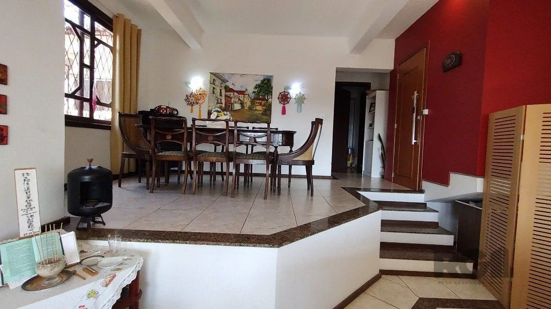 Imagem Sobrado, 5 quartos, 2 suites, pátio, 3 vagas - Bairro Vila Nova