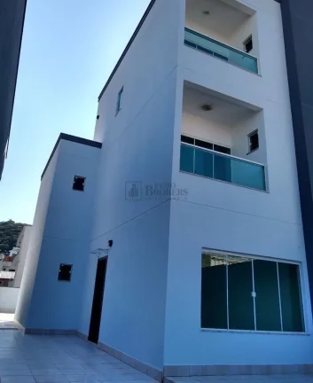 Imagem Sobrado triplex com 3 suítes no Ariribá
