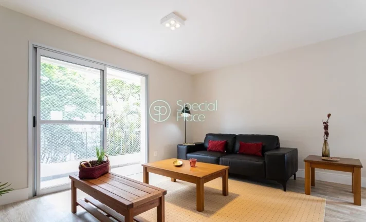 Imagem Conforto e praticidade são reunidos neste apartamento de três suítes no Campo Belo. Saindo do hal...