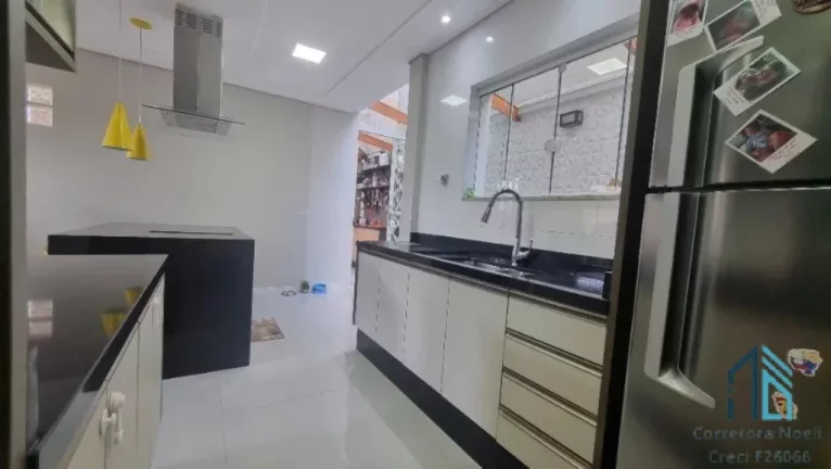 Imagem Sobrado em condomínio 03 quartos c/suíte, terraço, espaço nos fundos, no Uberaba em Curitiba PR