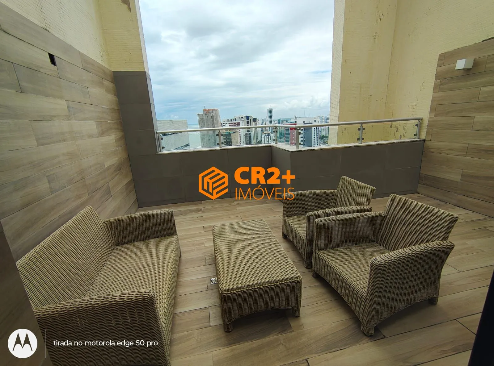 Imagem Vendo COBERTURA 140m2 01 quarto, 02 varandas, 01 vaga de garagem Beira mar em P