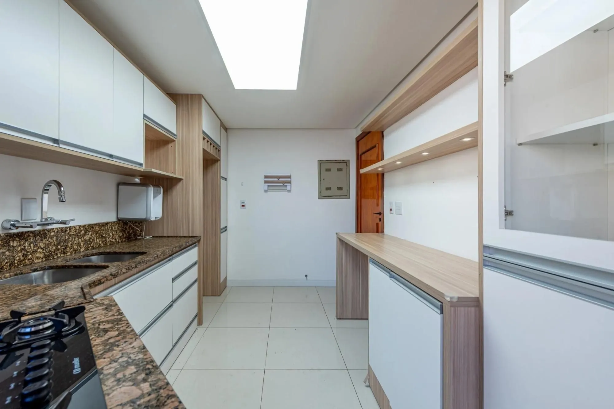 Imagem Casa em condomínio com 3 dormitórios, suíte e 2 vagas.
