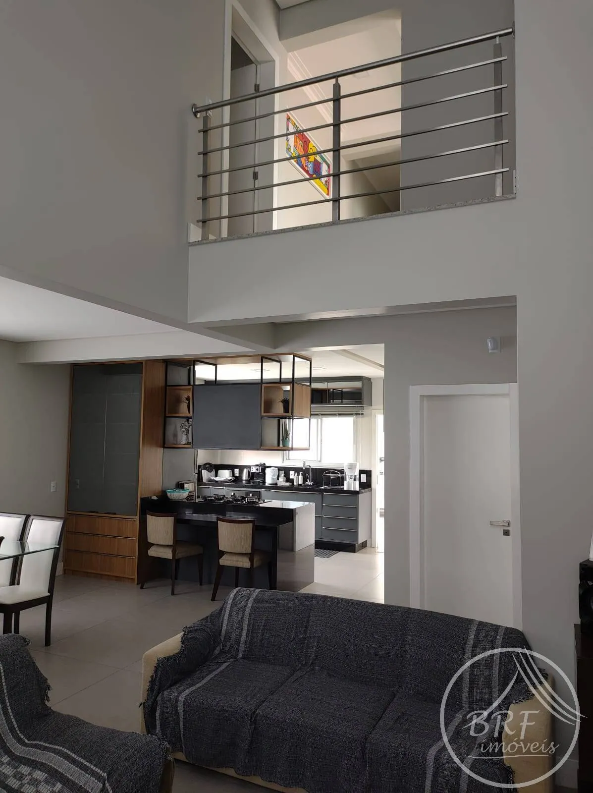 Imagem Ótima Casa Semi Nova Estreito Florianópolis/SC -3 suítes lavabo até 8 vagas