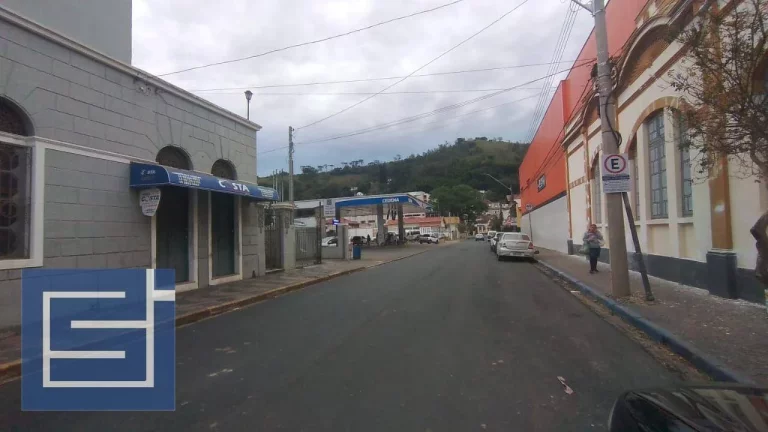 Imagem Casa com 6 dormitórios para alugar por R$ 5.000/mês - Rua José Ângelo Calafiori, Centro - Socorro/SP