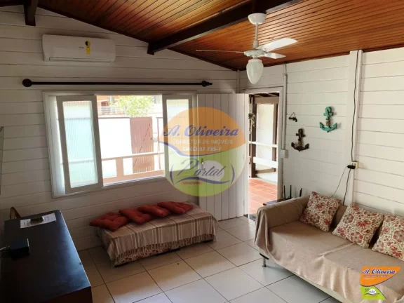 Imagem Casa 04 Dormitórios ( 01 suíte ) 250 metros da Praia - Praia das Toninhas