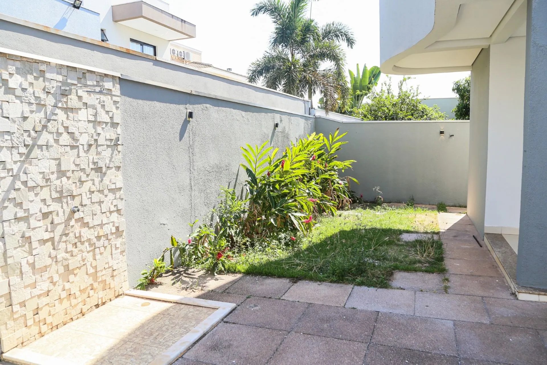Imagem Sobrado Moderno de Alto Padrão - 5 Qts (2 Suítes), piscina.