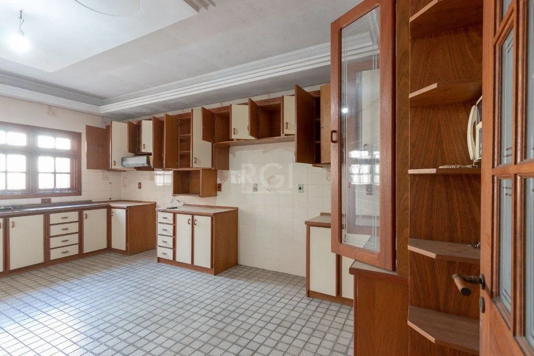 Imagem Casa para Venda - 460m², 4 dormitórios, sendo 1 suites, 4 vagas - Cristal