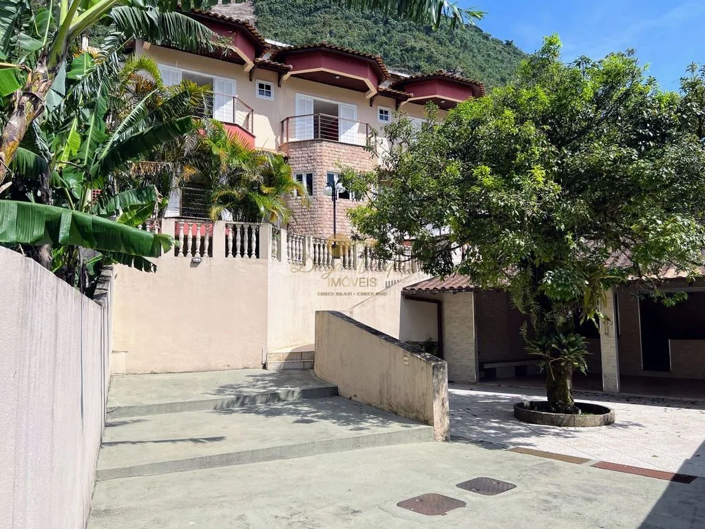 Imagem Casa em Condomínio para Venda em Teresópolis / RJ no bairro Comary