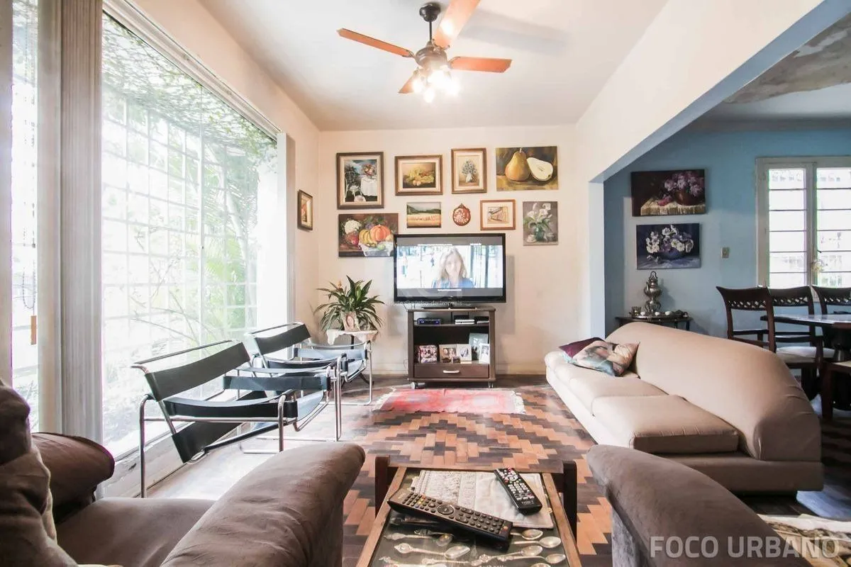 Imagem Casa para Venda - 250m², 4 dormitórios, 2 vagas - Petrópolis