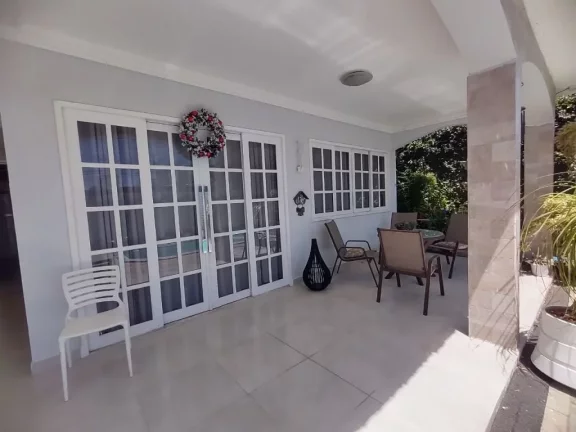 Imagem Casa de 240m² à venda, com 3 quartos (1 suíte), localizada em Candeias, Jaboatão dos Guararapes - Pernambuco.