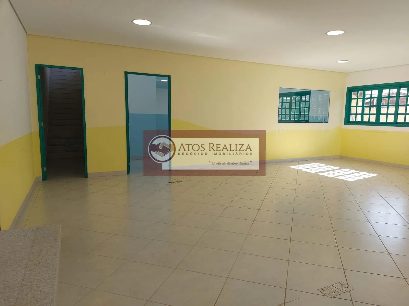 Imagem Alugo Salão Comercial Região Chácara Flora, com 134 M², Mesanino com 42M², Total 175M², 5 Vagas de Garage, Valor da Locação já incluso o IPTU e Condomínio , R$ 9.325,00 Reais.