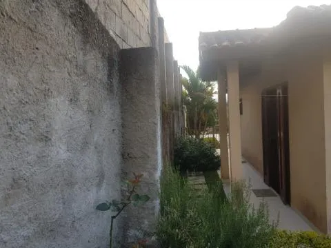Imagem VENDA DE CASA CONDOMÍNIO IBIRAPITANGA A/T 800m² A/C 350m³ com 4 dormitórios sendo 2 suítes, lavabo, sala 3 ambientes, cozinha americana, piscina, chur