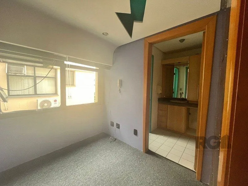 Imagem Oportunidade imperdível! Sala comercial com vaga dupla na Cristóvão!