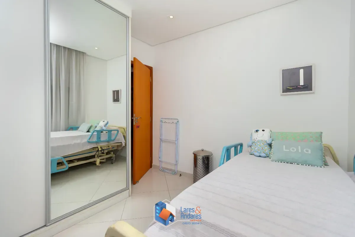 Imagem Casa para venda em Parque São Domingos com 4 quartos, sendo 2 suítes, 210m²
