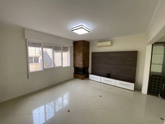 Imagem Casa para venda no bairro Chácara das Pedras em Porto Alegre