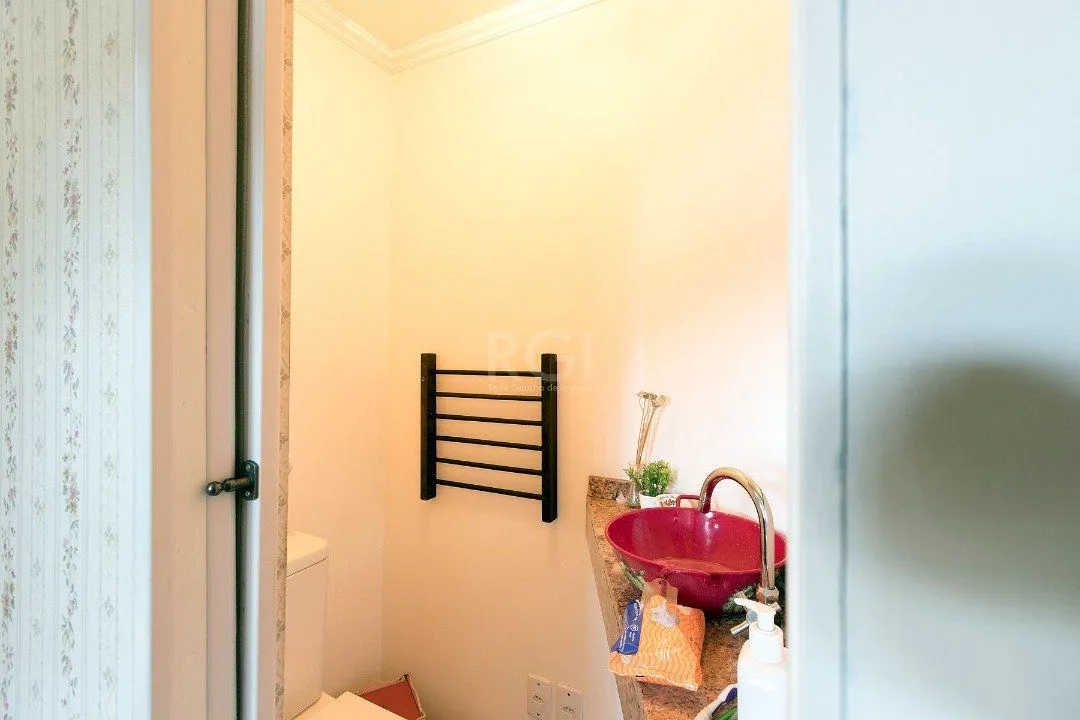Imagem Casa para Venda - 320m², 5 dormitórios, sendo 2 suites, 3 vagas - Tristeza