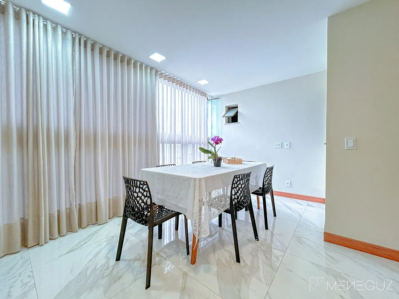 Imagem Apartamento premium de 70m² em prédio novo com lazer na cobertura. Localização privilegiada na Avenida Paris, Praia do Morro. Finamente mobiliado!!
