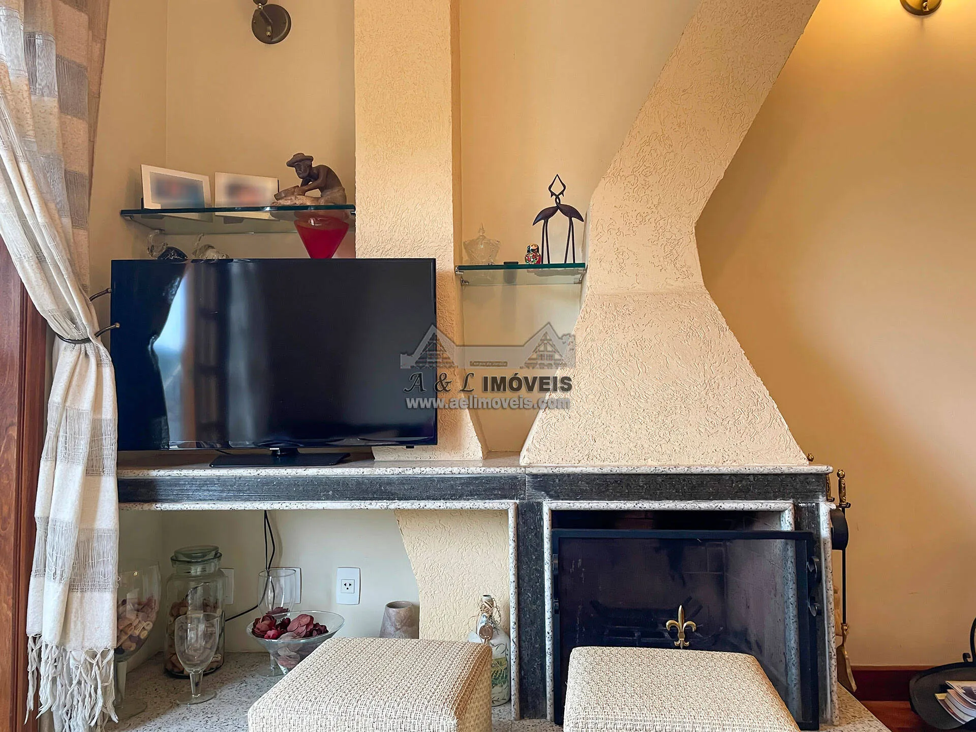 Imagem Apartamento à venda em Campos do Jordão - Condomínio com piscina