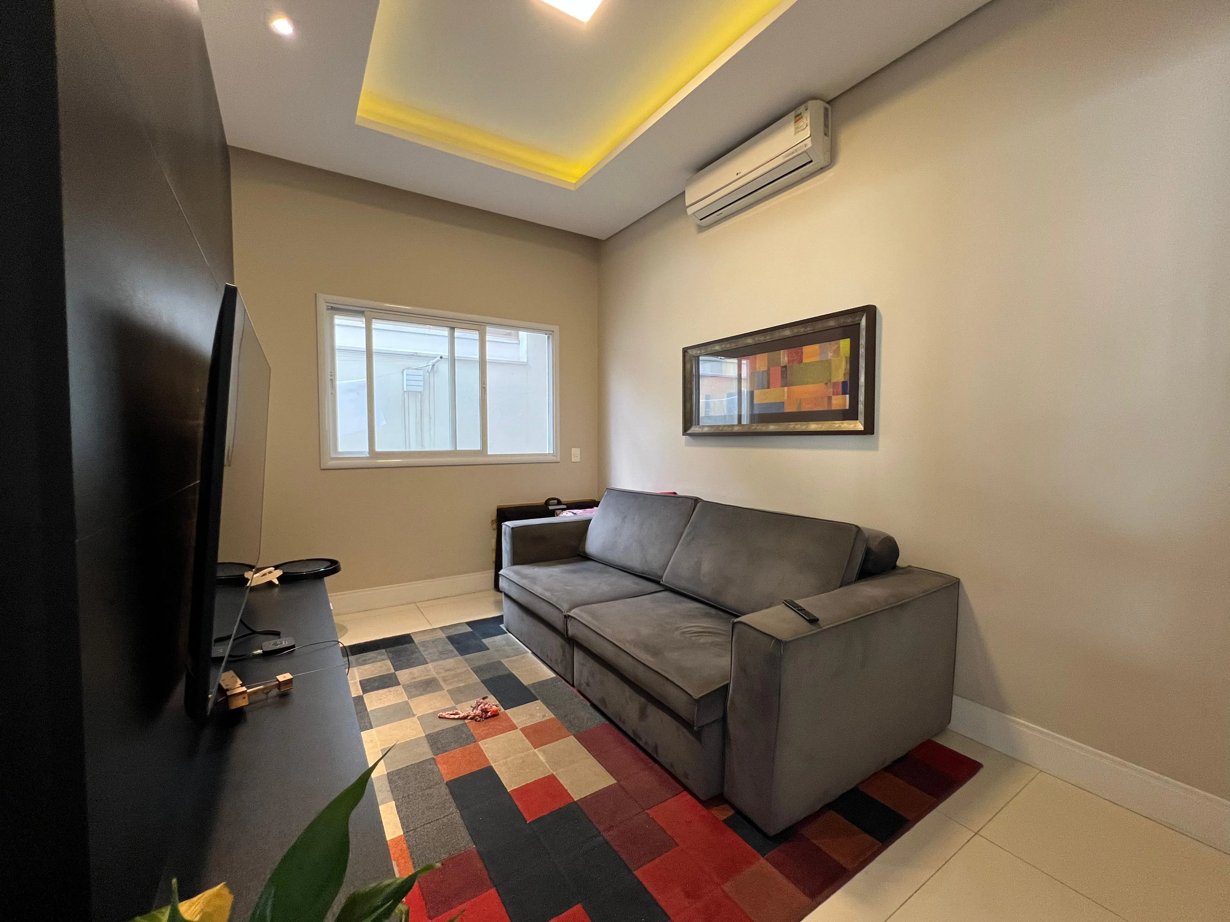Imagem Luxuosa Casa com 3 Suítes, Piscina e Placas Fotovoltaicas no Condomínio Completo Ibiti Reserva