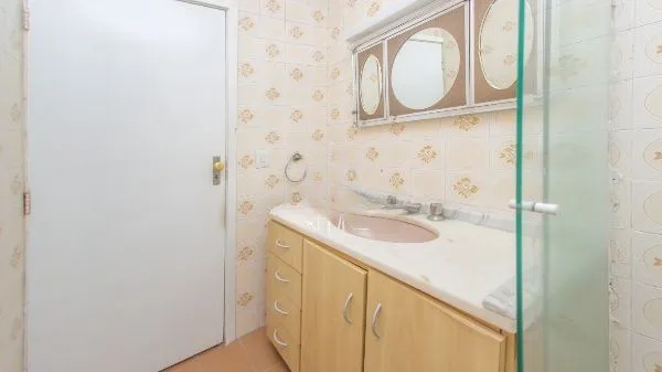 Imagem Vende-se apartamento com 3 quartos (1 suíte), 97 m² e 1 vaga - Bom Fim