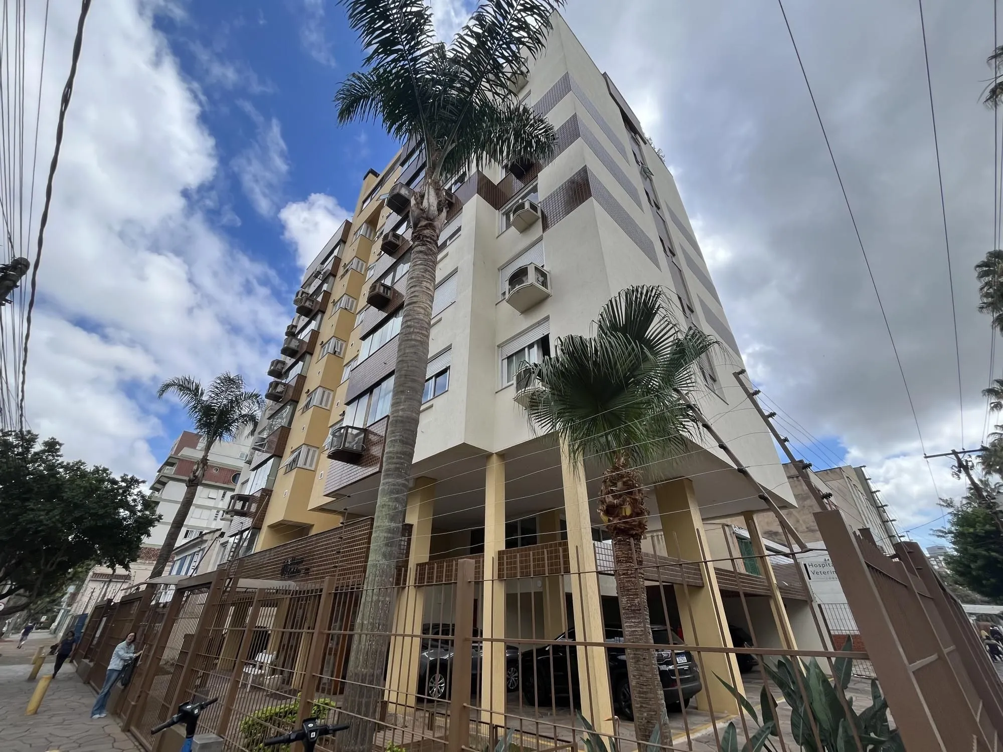 Imagem Apartamento de dois quartos, suíte e uma vaga de garagem no bairro Menino Deus