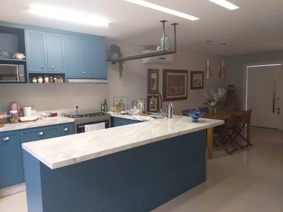 Imagem Casa triplex semi mobiliada com 3 suítes, no Centro de Balneário Camboriú