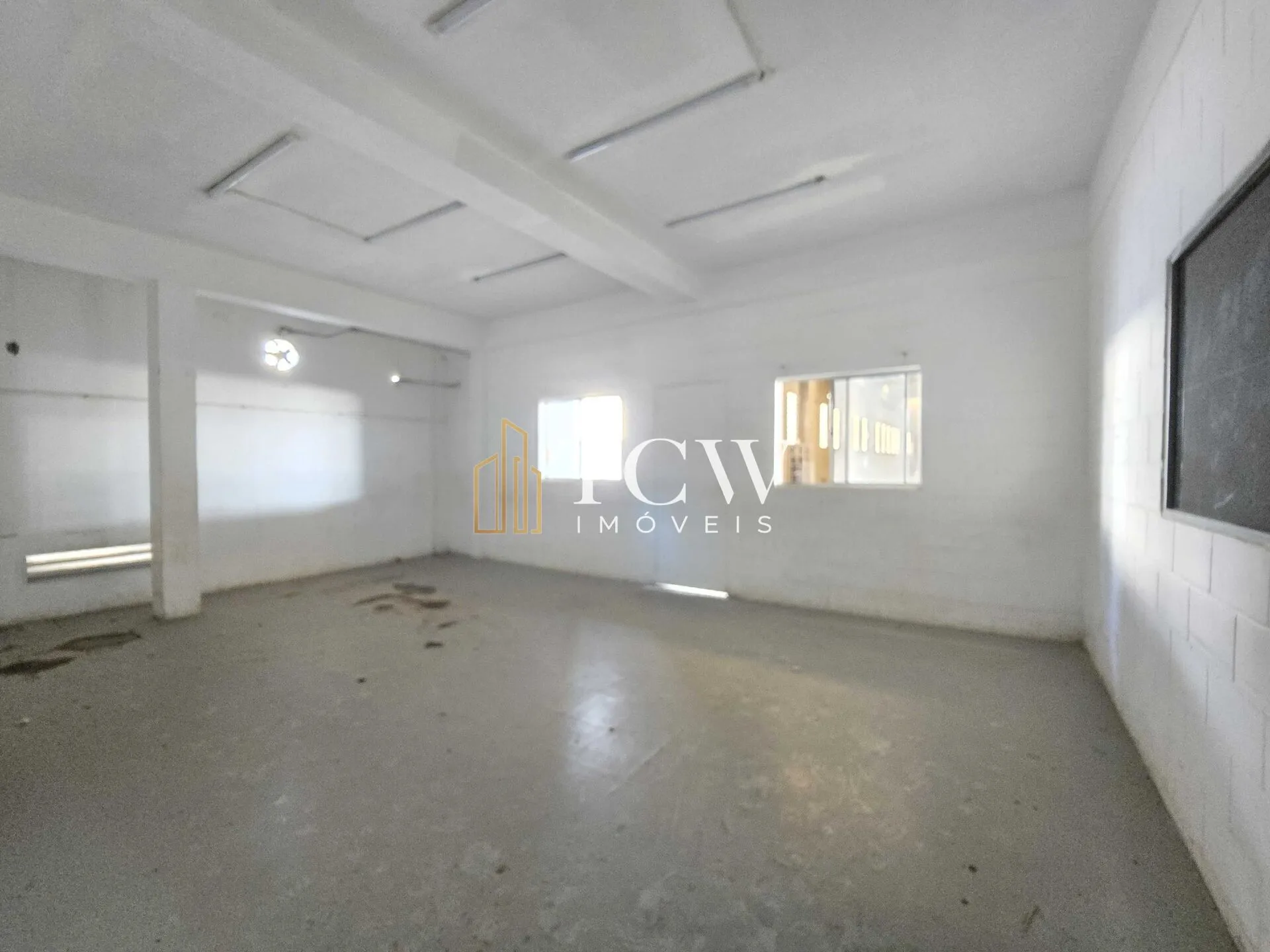 Imagem Galpão Industrial à Venda em Guarulhos | 2.564 m² | Terreno 11.400 m² | ZAE-2