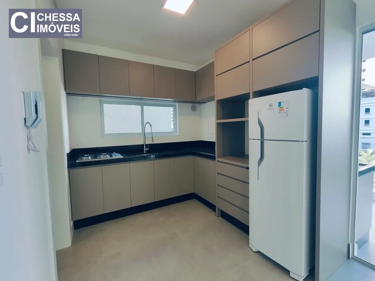 Imagem Apartamento para alugar no Ed. Solare Residence localizado na cidade de Itapema. Possui 3 suítes, s...