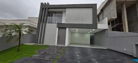 VENDA DE SOBRADO NOVO NO CONDOMÍNIO REAL PARK, EM ARUJÁ/SP, 300m² com 04 suítes, suíte máster com hidro, garagem com 04 vagas e piscina. CONSULTE-NOS.