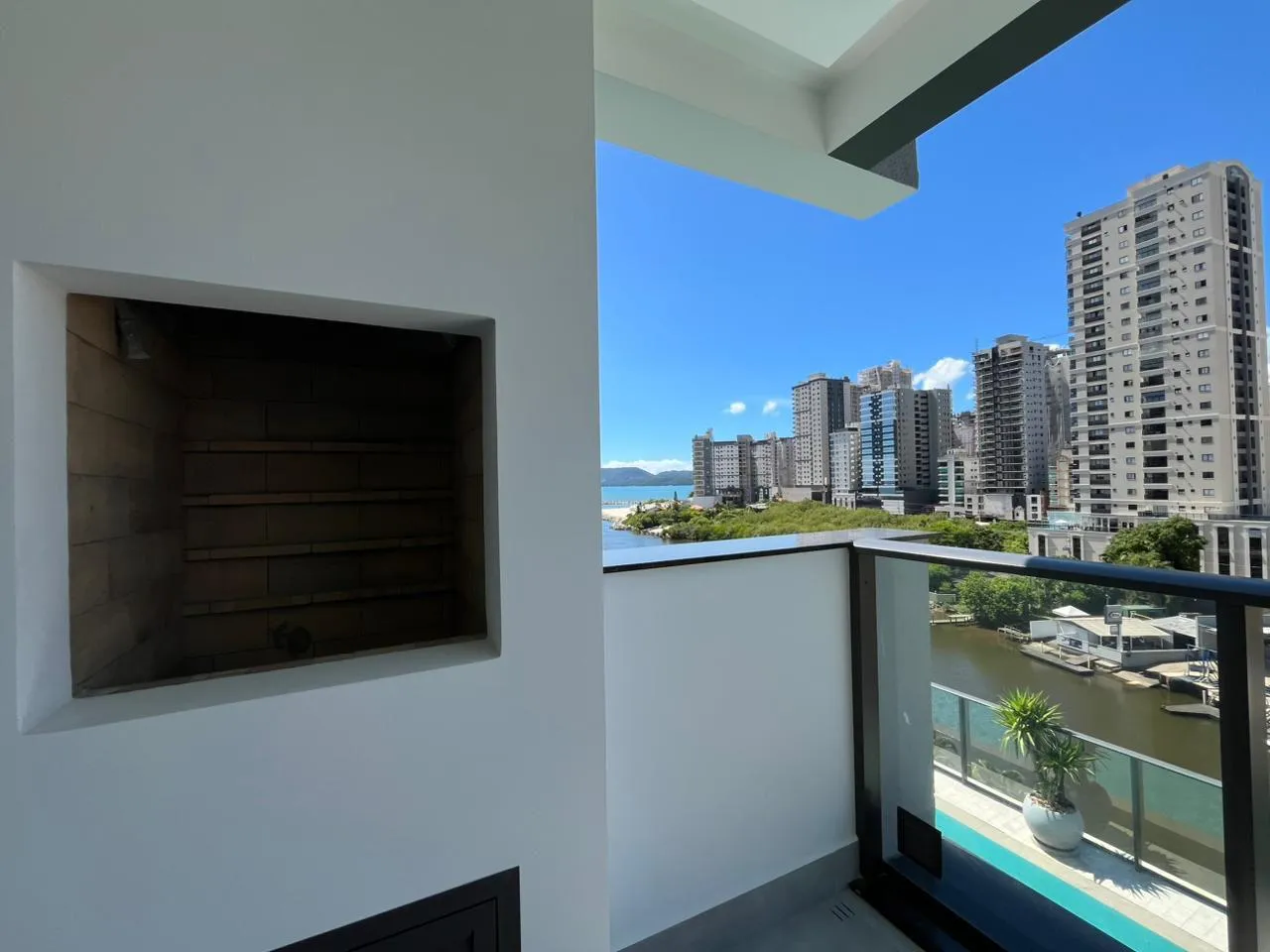 Imagem Apartamento com vista para o mar à venda com 132m2 por R$ 2.900.000,00