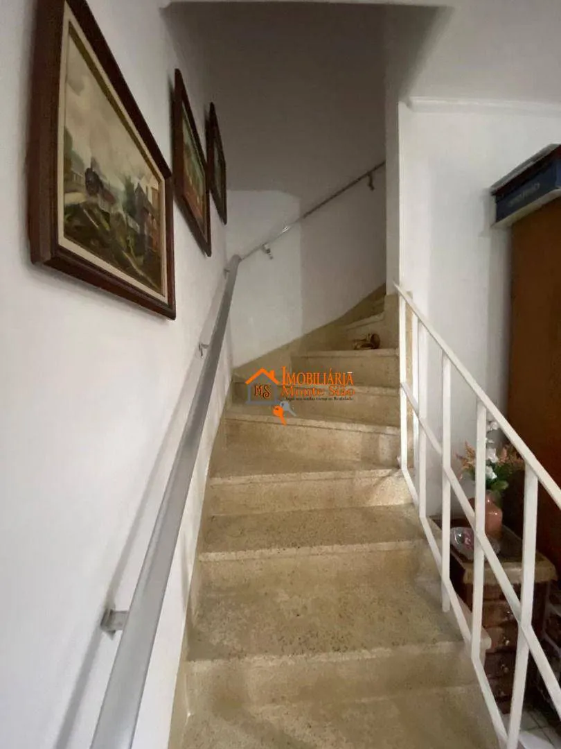 Imagem Sobrado à venda com 125m², 3 quartos, quintal e 3 vagas de garagem - Vila Zanardi, Guarulhos, SP
