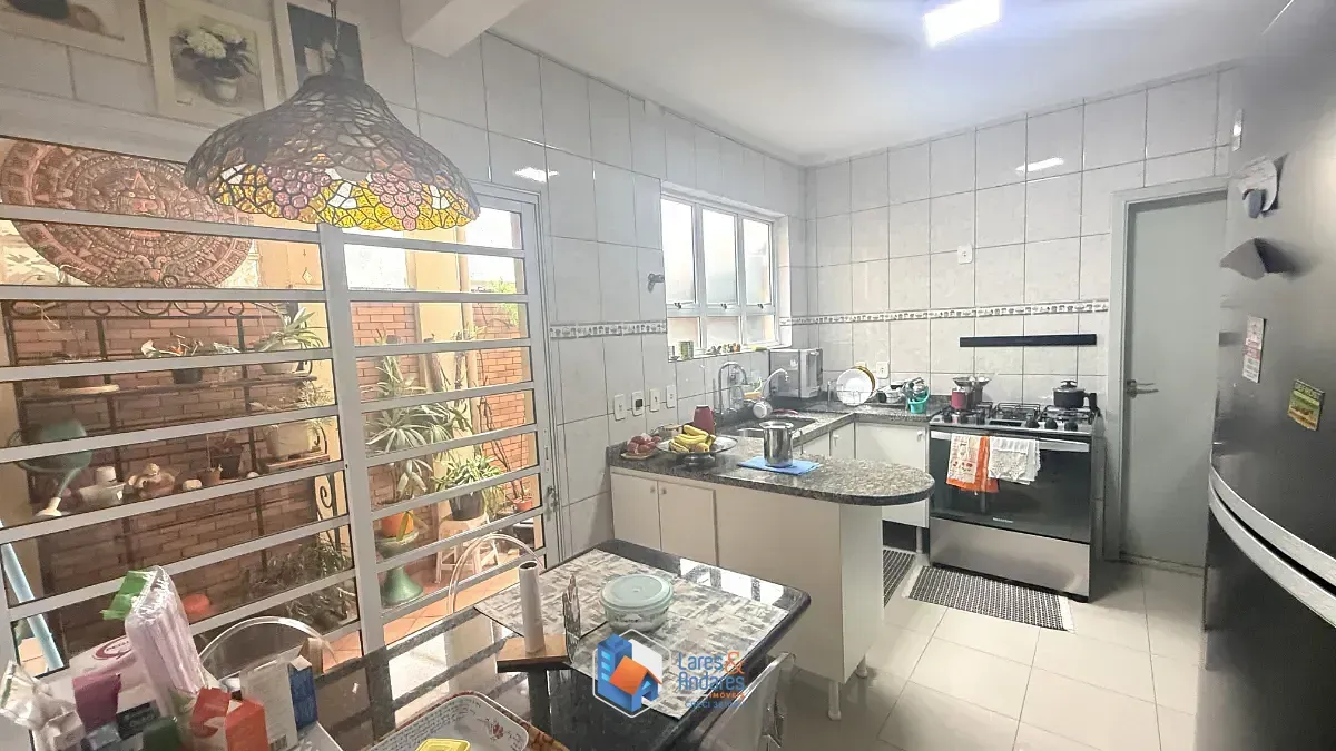 Imagem Sobrado para venda em Perdizes com 4 quartos, sendo 1 suíte, 180m²