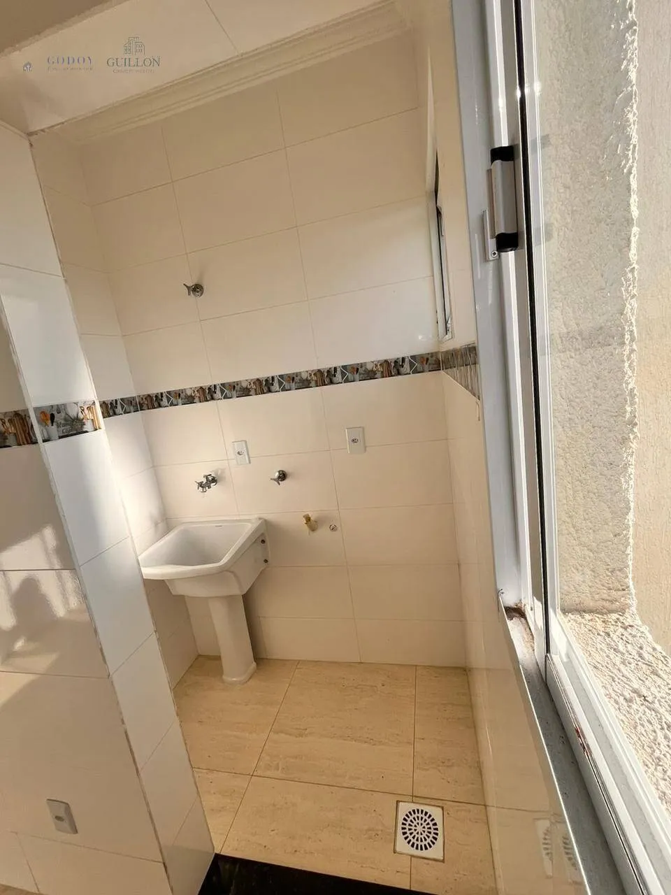 Imagem Apartamento para Venda 2 Quartos, sala com sacada, 1 Vaga de garagem com ótima localização, 55M², Parque São Domingos, Pindamonhangaba - SP | Edifício